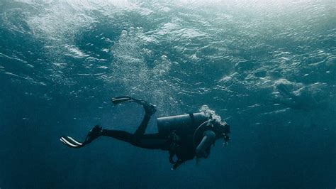 How Deep Can A Human Dive With Scuba Gear Scuba Edge