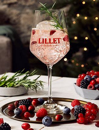 Stream songs including lillet berry (feat. Lillet Winter Berry: Drink-Rezept mit Schweppes Russian ...