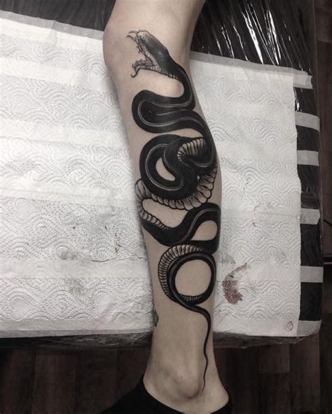 Snake tattoos positioned on one's ankle tend to be pointing up. Scary Snake Tattoose On The Leg - 61 Wonderful Snake Tattoos On Leg / Black snake tattoo on the ...