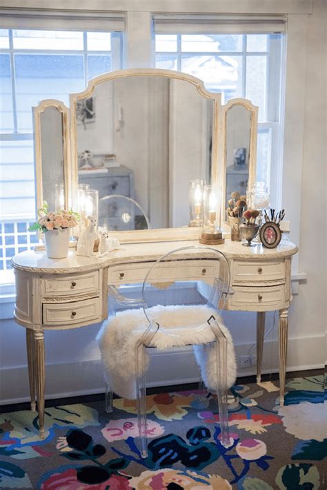 19 Best Makeup Vanity Ideas And Designs For 2017