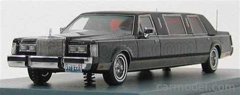 Neo Scale Models Neo45335 Scale 143 Lincoln Towncar Formal Limousine