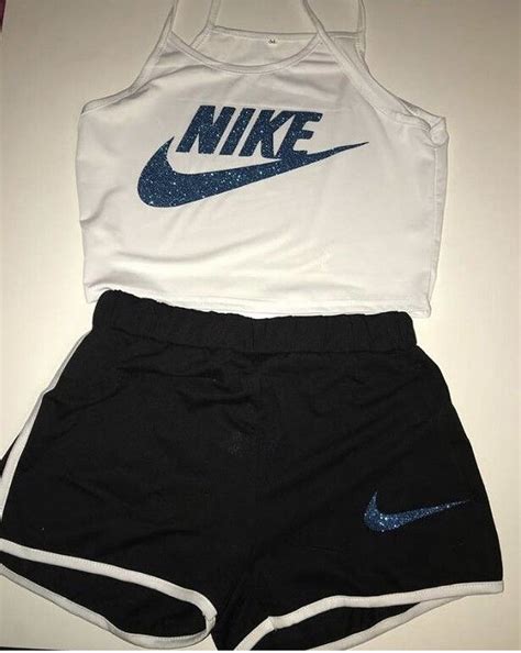 Pin By Chyeanne Cornwall On Fashion Cute Nike Outfits Nike Outfits