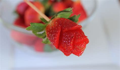 How To Make Easy Strawberry Roses Tutorial Maternidad Y Todo