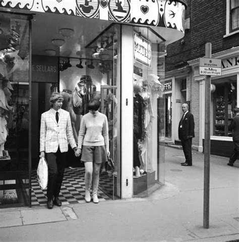 Marvellous Photos Of Carnaby Street In The S Swinging London Swinging Sixties S