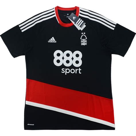 En la mañana de hoy, el nottingham forest, doble campeón de europa, presentó su nueva indumentaria visitante para celebrar el 150 aniversario del club, en claro homenaje a los logros en los 70 y 80 del pasado siglo. Nottingham Forest 2016-17 Away Kit