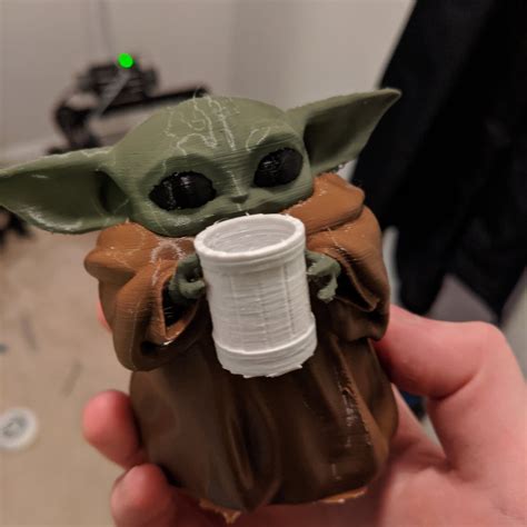 Descargar Baby Yoda Holding Beer Mug Multimaterial De Jonathan Kayne
