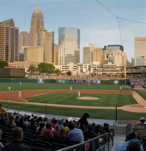 Dette hotellet ligger i charlotte center city og få skritt unna harvey b. Fun Things To Do In Uptown Charlotte | Charlotte's Got a Lot