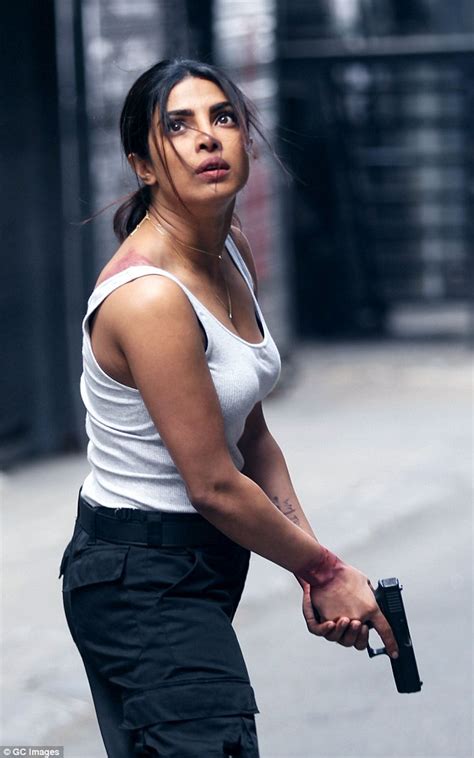 Priyanka Chopra Returns To Quantico Set After Concussion Daily Mail