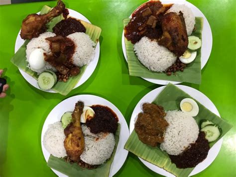 It consists of rice cooked in coconut milk that is traditionally served with anchovies, cucumbers, peanuts, and boiled eggs. Jom Pekena Nasi Lemak Saleha, Dijamin Sedap! - Saji.my