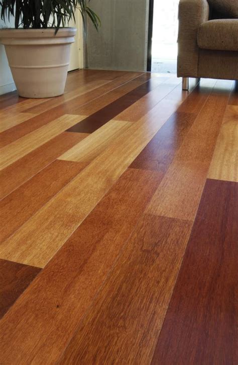 Look for brown, broad grain lines with a flame pattern to identify oak. Wood Flooring | Renopedia Wiki | FANDOM powered by Wikia