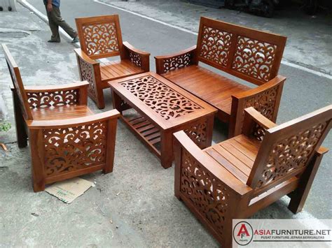 Tetapi, jati biasanya digunakan untuk membuat latai kapal, serta eksterior ruangan rumah. Kursi Tamu Minimalis Kerawang Kayu Jati - Furniture Jepara