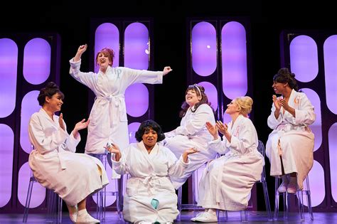 Beehive The 60s Musical May 04 May 20 2018 At Great Lakes Theater