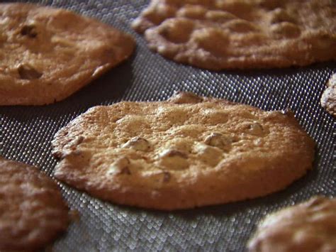 Need to make some delicious cookies for the holiday season? The Pioneer Woman: Season 1 Recipes | Chocolate chip cookies, Milk chocolate chip cookies ...