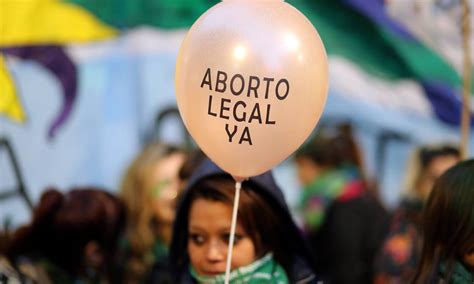 Deputados argentinos votam hoje projeto sobre legalização do aborto