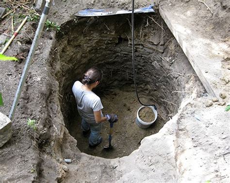 Privy Digging The Hole Story Peachridge Glass