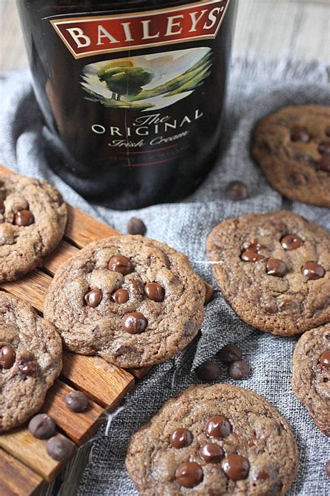Patrick's day and are so soft, chocolaty and delicious. Baileys Irish Cream Chocolate Chip Cookies, yall! Soft baked cookies with | Baileys recipes ...