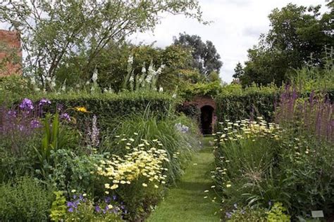 16 Beautiful Plants For A Quaint Cottage Garden Organic Authority