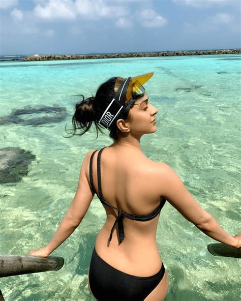 Actress Kiara Advani Hot Bikini Still Social News Xyz