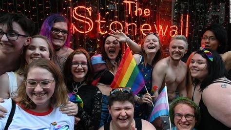 stonewall celebra 50 años de orgullo pero la lucha lgbtq aún está lejos de terminar cnn video