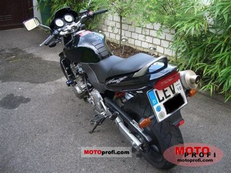 The engine produces a maximum peak output power of 95.90 hp (70.0 kw). Honda CB 600 F Hornet 2002 Specs and Photos