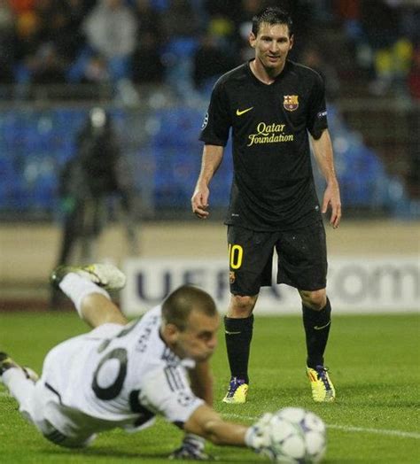 Lionel Messi In Black Jersey Pictures Picturolisis