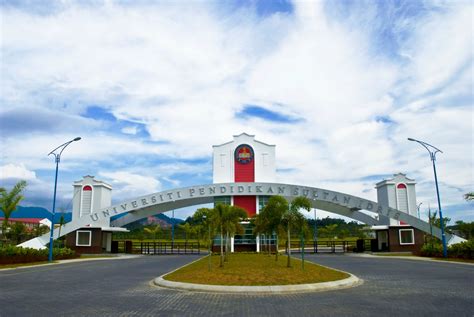 Terdapat 31 (tiga puluh satu) kolej/ institusi termasuk dua (2) institusi kerajaan yang telah mendapat kelulusan dari agensi kelayakan malaysia (mqa) untuk menjalankan program diploma farmasi. Mak Kata Main Game Takde Masa Depan? Ini 10 Universiti ...