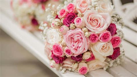 Download Elegant Wedding Flower Arrangement Wallpaper