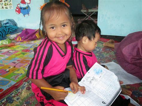 Cara mengajari anak membaca sejak kecil sebenarnya cukup mudah. Cara Mengajar Membaca Anak yang Baik | PAUD "SITI FATHONAH"