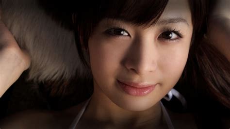 Pin Up Model Turned Xbox Japan Spokes Girl Paralyzed After Accident