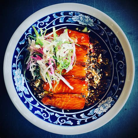 Soba Noodle Salade Met Zalm Tataki En Umami Crumble Dexxx Soul Food