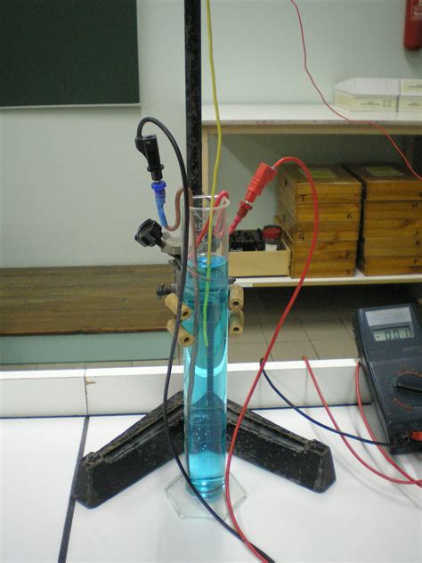 Seismographs are instruments used to record the motion of the ground during an earthquake. TP de Physique de Terminale S: TP de Physique 1 : Le ...