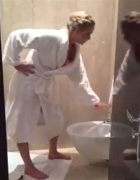 Jennifer Lawrence Hits Back At Critics With Toilet Humour Video Celebrity News Showbiz Tv