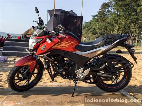 In the database of masbukti.com, available 1 modification at the release time, manufacturer's suggested retail price (msrp) for the basic version of 2009 honda hornet is found to be ~ $655, while the most expensive one is ~ $6,066. Honda CB Hornet 160R faired variant slated to launch this fiscal