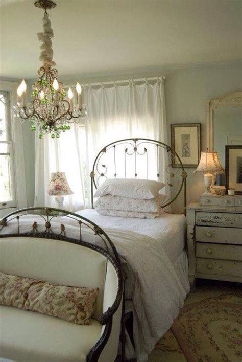 10 Country Cottage Bedroom Ideas
