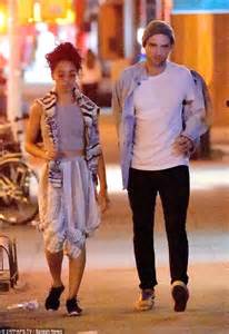 Robert Pattinson And Fka Twigs Enjoy Casual Date Night Daily Mail Online