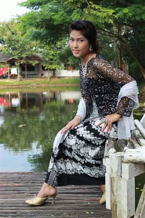 Myanmar is emerging from 60 years of isolation, authoritarian rule and protracted armed conflict, and has embarked on a historic process of peace. Myanmar fashion for women 2016 2017 - Styles 7