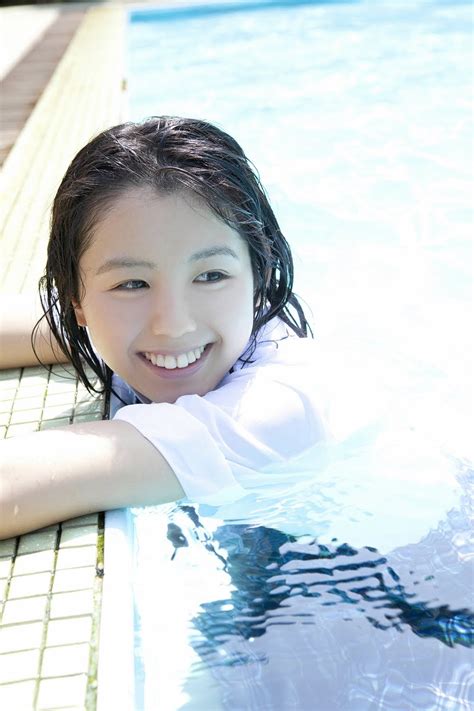Japanese Girls Bikini2011 Kaoru Hirata Jump Into Swimming Pool In