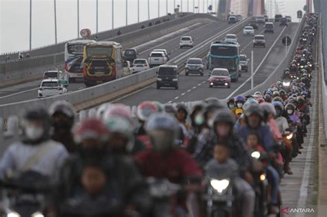 Pemudik Motor Di Jembatan Suramadu ANTARA News