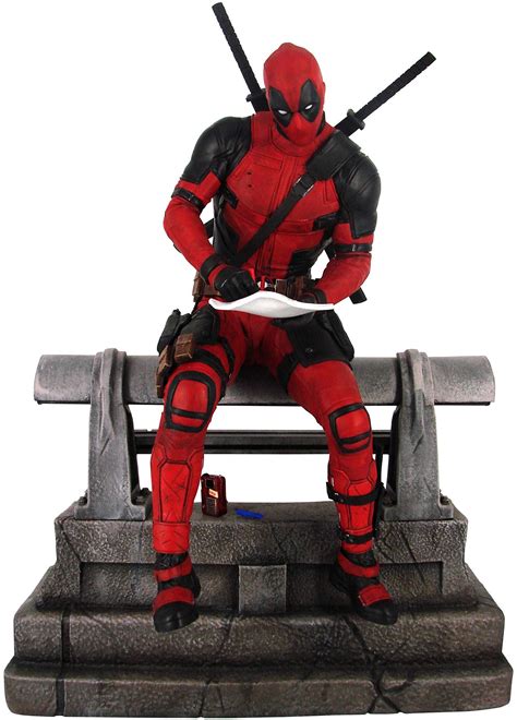 Marvel Capcom 3 Deadpool 14 Scale Statue By Hollywood Collectibles