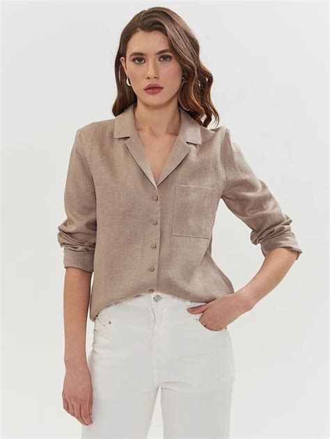 Блузка жакет выполнена в бельевом стиле из плотного 100 натурального