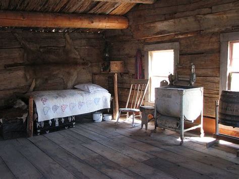 Inside An Old West Settelers Cabin Cabin Interiors One Room Cabin Log Cabin Interior