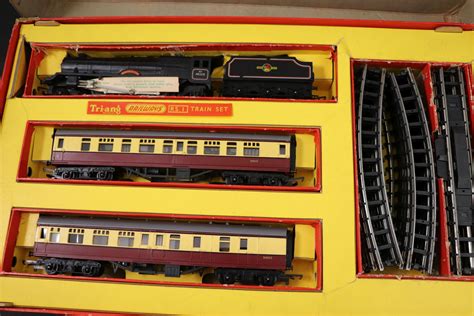 Three Boxed Triang Oo Gauge Model Railway Train Sets To Include Rs24