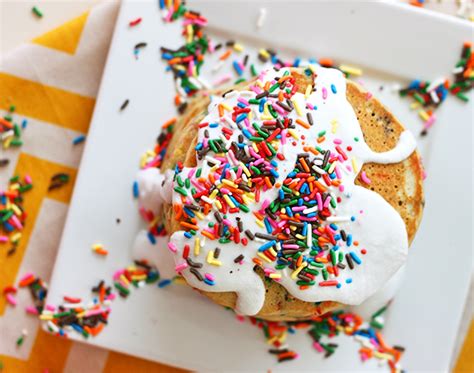 Here are some tasty birthday cake alternatives that aren't a complete detriment to your waistline, but still scream sweet celebration. 20 Healthy Birthday Cake Alternatives | Brit + Co