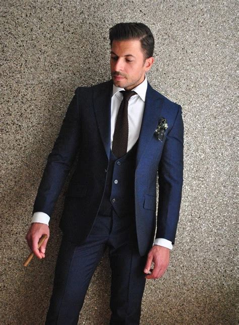 The largest proponents of grooms' suits for weddings or grooms' wedding outfits will be determined by two factors: Hot Selling Navy Blue Groom Tuxedos Groomsmen Peak Lapel ...