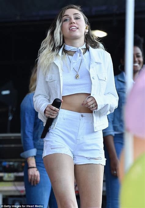 Miley Cyrus Performs In Crop Top With Shorts Daily Mail Online