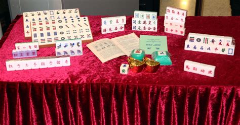 From 麻雀 (máquè, sparrow), with a diminutive suffix /ŋ̍/ (syllabic velar nasal) from some wu dialect (compare modern wenzhou dialect /ŋ̍/). 始創中心「麻將文化珍品展」 - Timable 香港 事件