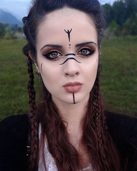 Pin By Sussana Acedo On Maquillaje In 2020 Viking Makeup Witch