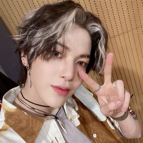 mirae junhyuk hair highlights chain necklace hair color