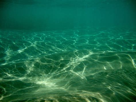 Physics Why Does The Light At The Bottom Of The Pool Form This