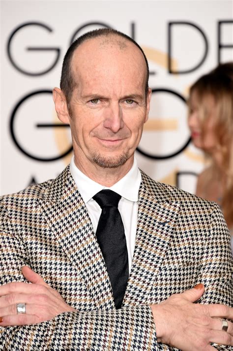 denis o hare at the 2016 golden globes brought the fabulous in a fantastic way — photos